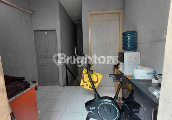 For Rent 3-Story Shop House on the Side of Main Road Ungaran, Near Toll Exit and Market. 2