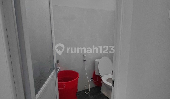 Super Strategically Located Shop House For Rent In East Ungaran!​A Highly Ideal Shop House For Your Business! Located on Jl. S. Parman, Ungaran, This Location Offers The Best Access And High Visibility. This Shop House Is Just A Step Away From The East Ungaran Toll Exit, Close To K 2