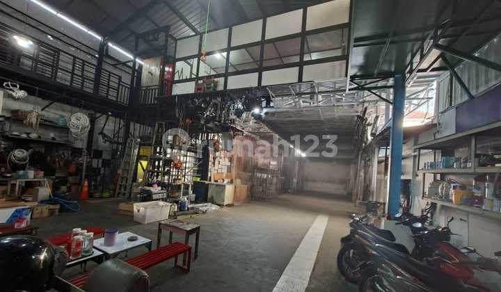 Warehouse For Sale In The City Center 2