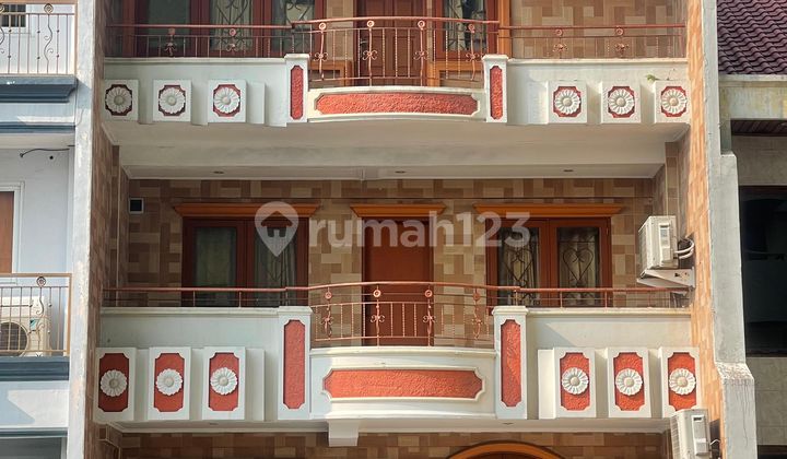 Rumah Mewah 3 Lantai Di Townhouse Rajawali Gunung Sahari – Dekat Prj & Mangga Dua, 5+1 Kt, 7 Km, Granit Full
