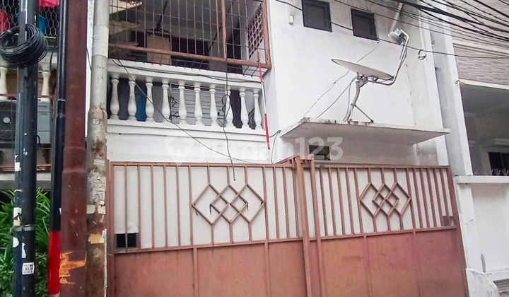 2-Storey House in East Pademangan - Strategic, Flood-Free 2-Storey House in East Pademangan - Strategic, Flood-Free