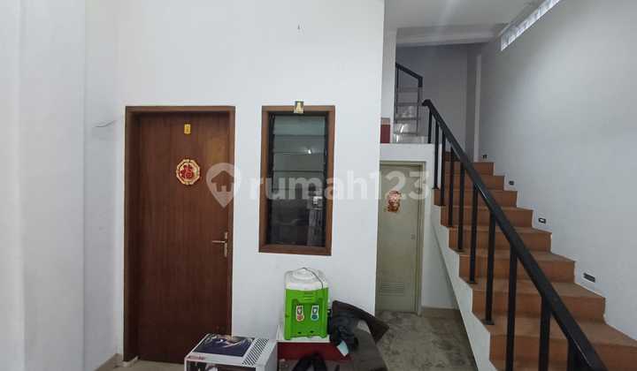 Rent a Newly Renovated 3.5-Story House, Car Access, Most Strategic Location in Tambora Rent a Newly Renovated 3.5-Story House, Car Access, Most Strategic Location in Tambora