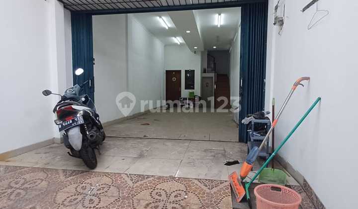 Rent a Newly Renovated 3.5-Story House, Car Access, Most Strategic Location in Tambora Rent a Newly Renovated 3.5-Story House, Car Access, Most Strategic Location in Tambora