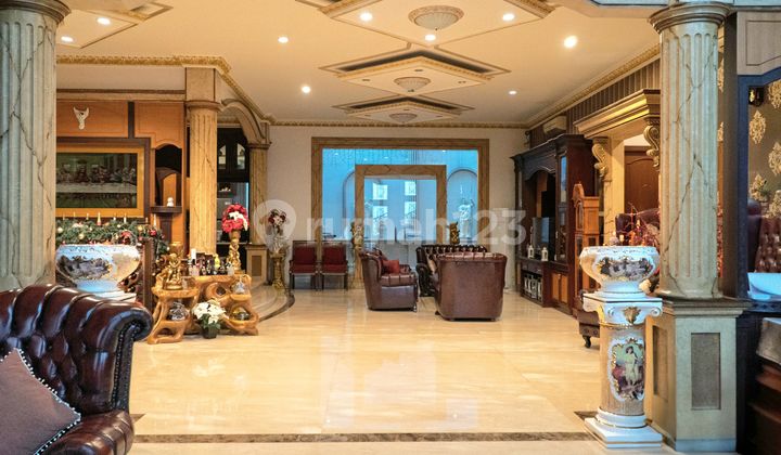 Dijual Rumah Mediterania Pik - Lt 469 M², Full Furnished, Depan Taman