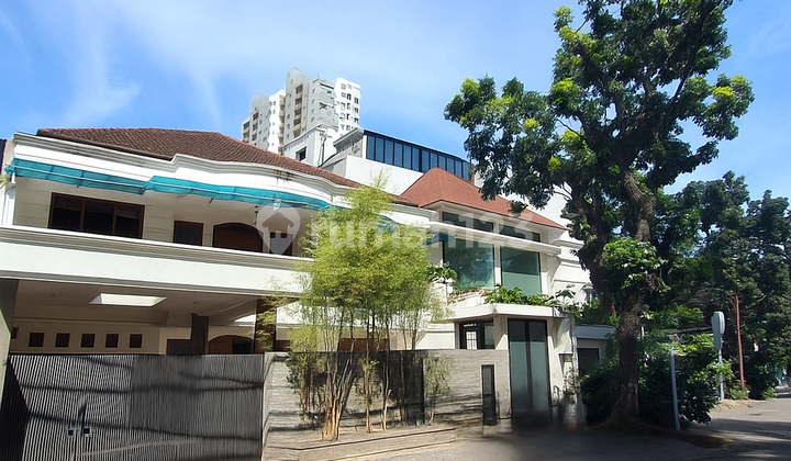 Beautiful Ready-to-Live House in the Prestigious Limau Street Area, Kebayoran Baru 2