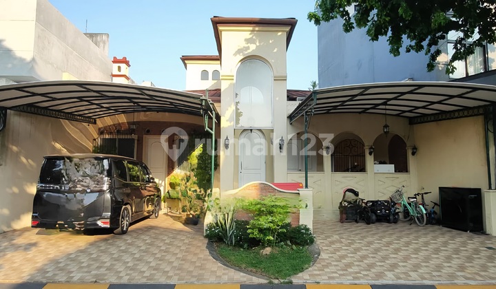 Beautiful Spanish-Themed House Complete with Swimming Pool, Permata Bintaro. (88028)
