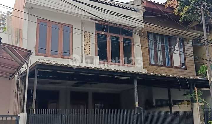 House With 2.5 Floors in Pondok Pinang Mas