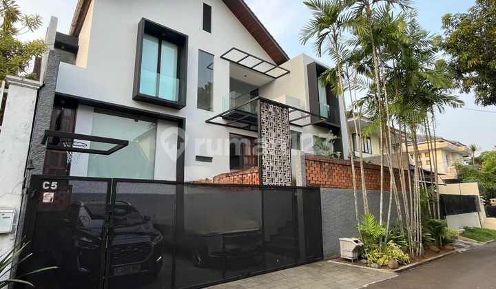 Rumah Siap Huni dengan Kolam Renang di Lebak Bulus (88028)