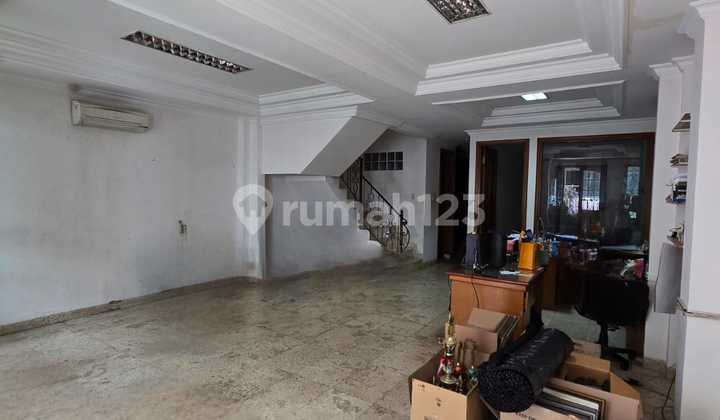 Jual Cepat , 3Lt, Minim Renovasi, Strategis