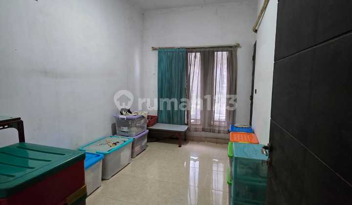 Quick Sale, House, 3 Floors, 6 Bedrooms, Strategic Location 2