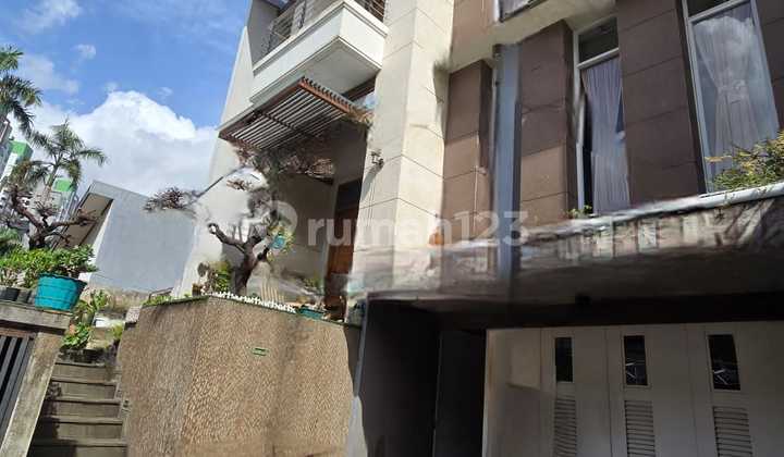 Ready-to-Live House, Good, Well-Maintained, 3-Car Street Ready-to-Live House, Good, Well-Maintained, 3-Car Street