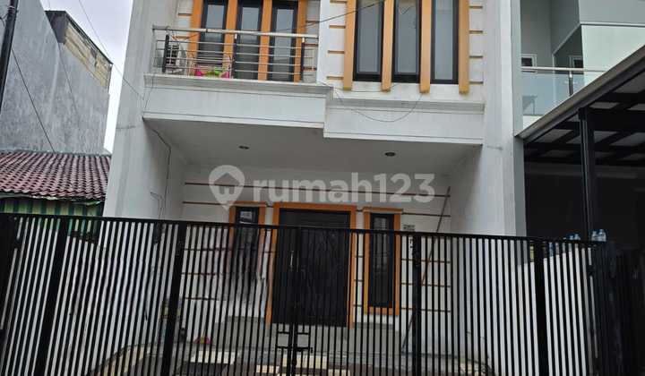 Jual Cepat, Rumah, 3 Lt, 6 Kt, Strategis