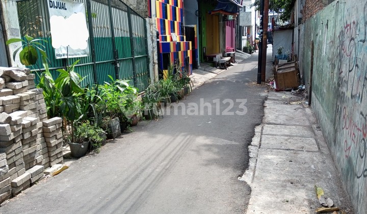 For Sale: Nice House 1 1/4 Land Title SHM in Tanah Tinggi Senen Kramat Kemayoran, Piped Water & Land, 6 M High Ceiling Cool, Suitable for Boarding. 2