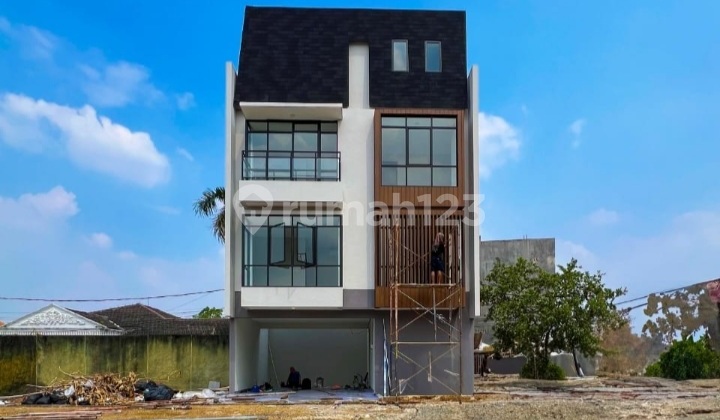 For Sale New Luxury House 3 Strategic Locations and Flood-Free#ED03