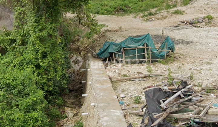 Small 2 Are Plot of Land, Strategic Location, Quiet Environment