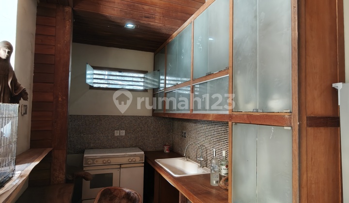 House with Strategic Location in the City Center, Quiet Neighborhood 1