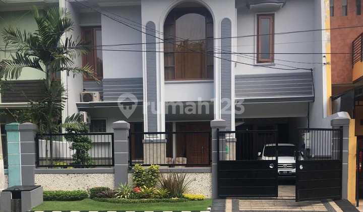 Modern Minimalist 2-Story House in Wiyung, Close to Toll Road Access