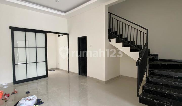 Rumah 2 Lantai SHM Daerah Rungkut, Dekat dengan Area Komersial 2