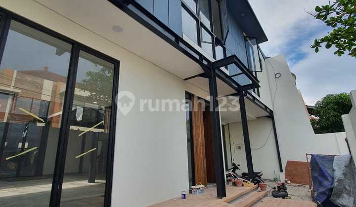 Luxury House with SHM, 2 Floors in Sutorejo, Near University 2