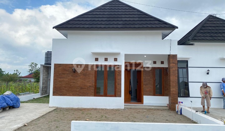 For Sale Modern Minimalist House Ready to Occupy In North Prambanan Strategic Location