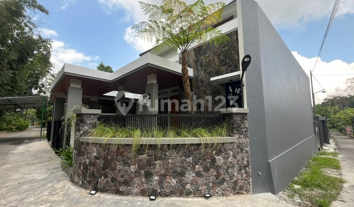 Luxury House Near UII Campus Strategic Location 2