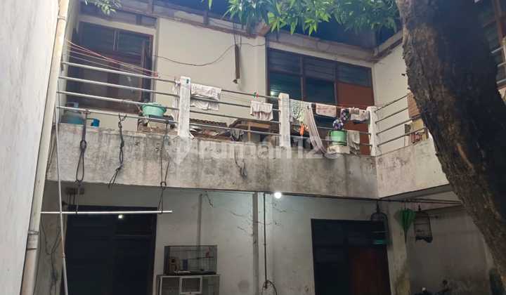 3-story House Suitable for Business in the City Center 2