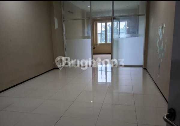 3-story shop house ready for use, in good and well-maintained condition, located in a very strategic and flood-free area in Jemursari near Margorejo, Prapen, Kendangsari, Nginden. 2