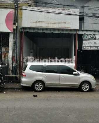 3-Story Ready-to-Use Shop House, Ideal for Investment, Suitable for Office or Culinary Business, Pharmacy, etc. in Bratang Gede 2