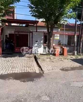 Renovated SHM house ready to occupy, very comfortable for families, also suitable for offices, restaurants, clinic spas, etc. Located in Dukuh Kupang Timur near Majjen Sungkono, Raya Dukuh Kupang, Darmo Permai, also close to shopping centers, hospitals, schools, gas stations, etc. 2