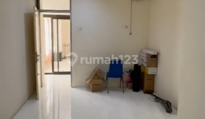 3-Story Shop House Ready for Use, Very Strategic and Busy Location, Hook Position Suitable for Profitable Investment in Klampis Jaya, Near Bratang, Kertajaya Indah, Dharmahusada, Merr