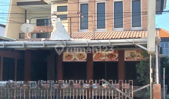 Three-Story Restaurant or Eatery Formerly Depotmie 55 on Brigjen Katamso Street Near Purabaya Terminal and Waru Station Three-Story Restaurant or Eatery Formerly Depotmie 55 on Brigjen Katamso Street Near Purabaya Terminal and Waru Station