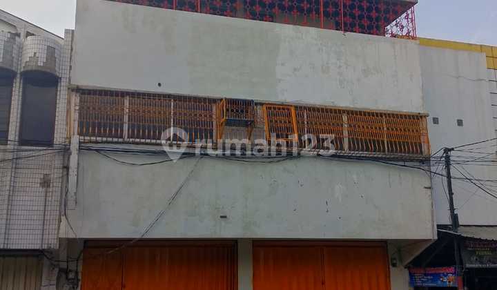 For Rent - Beautiful and Elegant 2-Story Shophouse Ready to Use, Perfect for Business: Office, Clinic, Salon, Pharmacy, Restaurant Next to Ketintang Eye Hospital
- HGB
- Land Area 55 m2, Dimensions 5 x 11 m
- Building Area 100 m2 (2 Floors)
- Electricity 3500
- Water Supply (PDAM)
- 2 Bedrooms - 2 Bathrooms
- Facing North
- Wide Parking Space