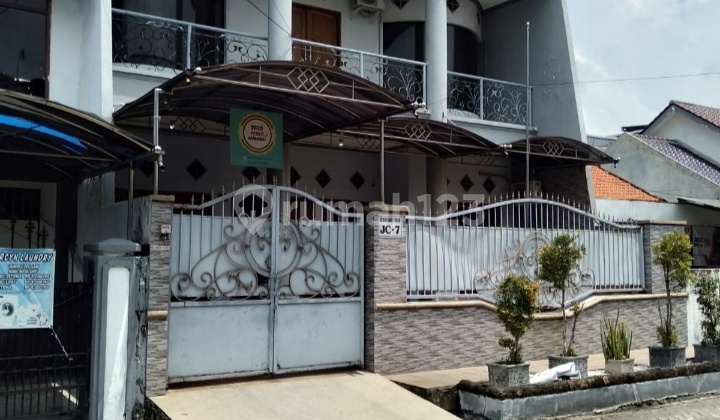 Hunian Sangat Bagus 2 Lt Cocok Untuk. Keluarga Di Jemursari Timur