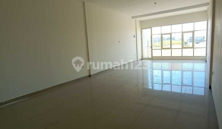 3-Story Ready-to-Use Shop House on Raya Dian Istana, Ideal for Business Investment: Clinic, Spa, Pharmacy, Cafe, Laundry, Salon, etc. 2