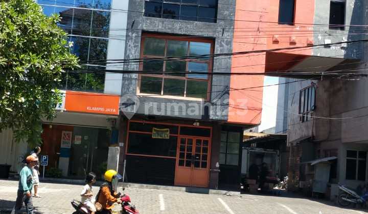 3-Story Shop House Ready for Use, Highly Strategic and Busy Location, Perfect for Investment in the Milenia Klampis Jaya Shop House Complex, Near Bratang, Nginden, Merr.