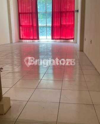 3-Story Shop House in Good Condition, Ready to Use, Suitable for Cafe, Restaurant, Salon Shop, etc. in Semolo, Nginden, Surabaya. 2