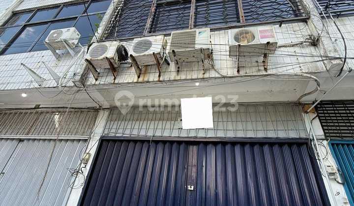 4-Storey Shop House Ready for Use in Strategic Area, Ngagel Jaya Selatan, Suitable for Office, Warehouse, and Business.