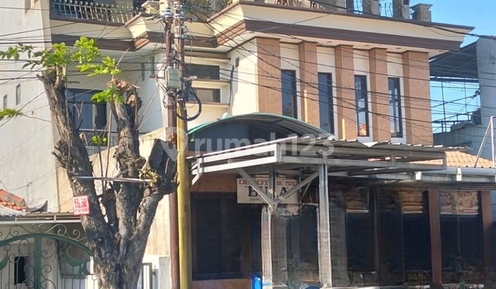 Three-Story Restaurant or Eatery Formerly Depotmie 55 on Brigjen Katamso Street Near Purabaya Terminal and Waru Station Three-Story Restaurant or Eatery Formerly Depotmie 55 on Brigjen Katamso Street Near Purabaya Terminal and Waru Station