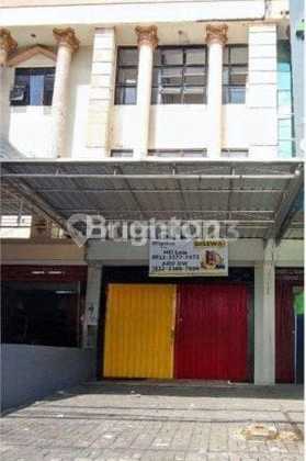 3-Story Shop House Ready for Use in a Strategic and Busy Area of Dinraya Mulyosari.