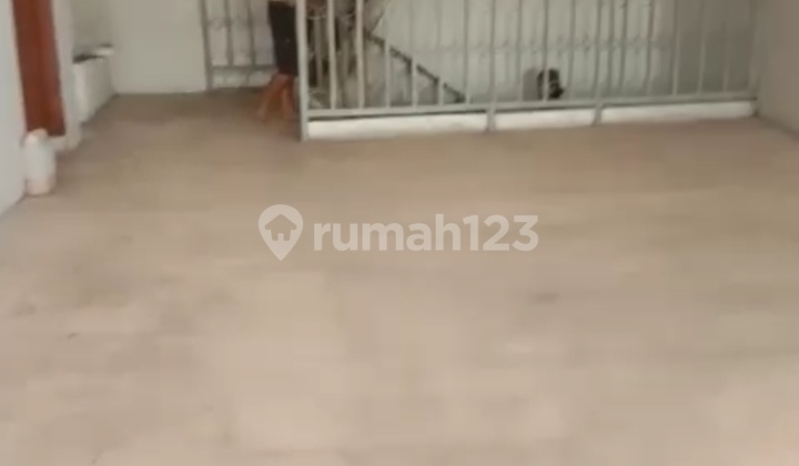 For Rent - Beautiful and Elegant 2-Story Shophouse Ready to Use, Perfect for Business: Office, Clinic, Salon, Pharmacy, Restaurant Next to Ketintang Eye Hospital
- HGB
- Land Area 55 m2, Dimensions 5 x 11 m
- Building Area 100 m2 (2 Floors)
- Electricity 3500
- Water Supply (PDAM)
- 2 Bedrooms - 2 Bathrooms
- Facing North
- Wide Parking Space 2