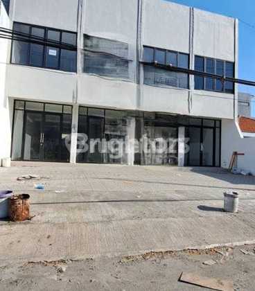 Ruko Yang Cocok Untuk Untuk Usaha Maupun Kantor Area Strategis Dengan Parkir Yang Cukup Luas Di Bratang Binangun