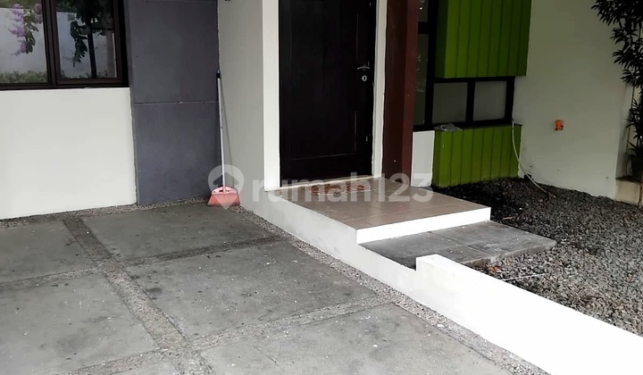 House for Immediate Sale in Greenara Bekasi 2
