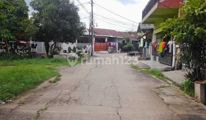 For Sale 2-story House Flood-Free For Sale 2-story House Flood-Free