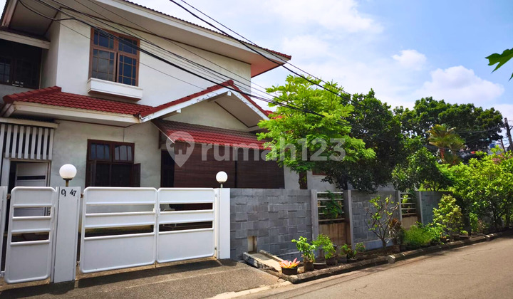 Selling Price Dropped, Ready-to-Occupy Hook House in Puri Indah, 5 Minutes to Lippo Mall
