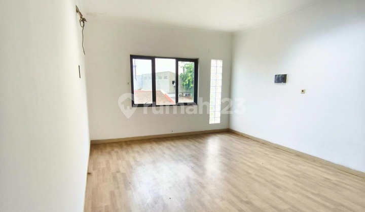 For Sale 4 Shop Houses Facing Main Road in Tomang 2