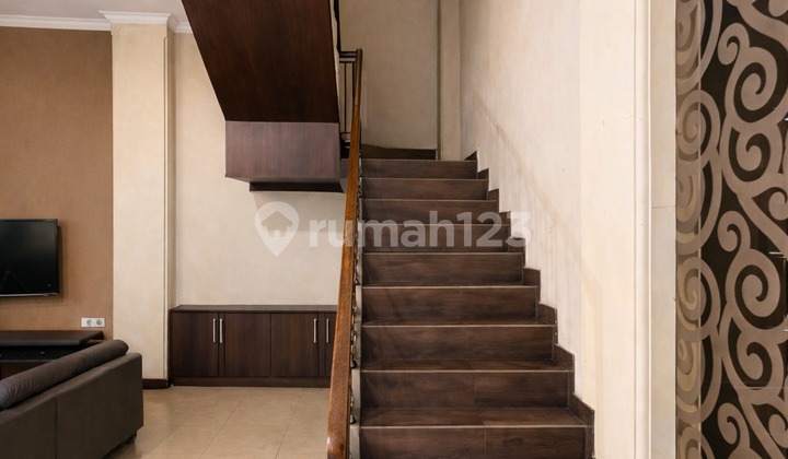 Sell Luxury House in Palmerah West Jakarta 2