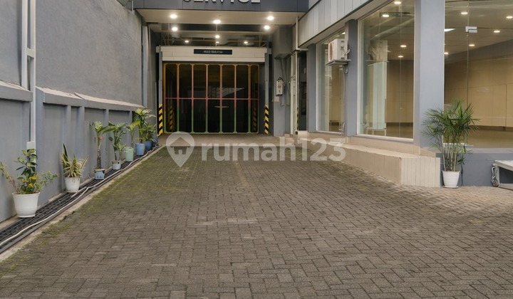 For Rent Car Showroom + Workshop + Office + Dormitory - Central Jakarta (Rare Full Business Setup) 2