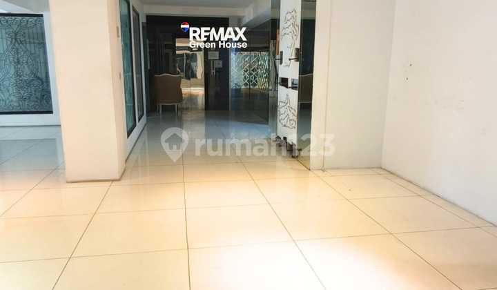 5-Storey Building for Rent on Tomang Raya
