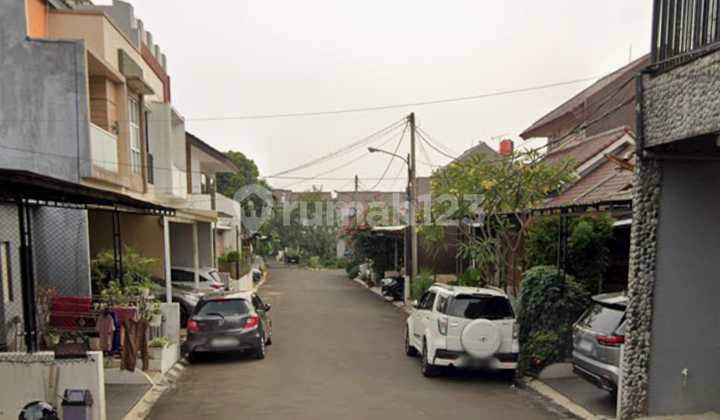 2-Story Trantegis House in Bintaro Terrace