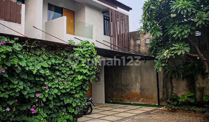 Nice 2-Story House in The Vista Bintaro Nice 2-Story House in The Vista Bintaro